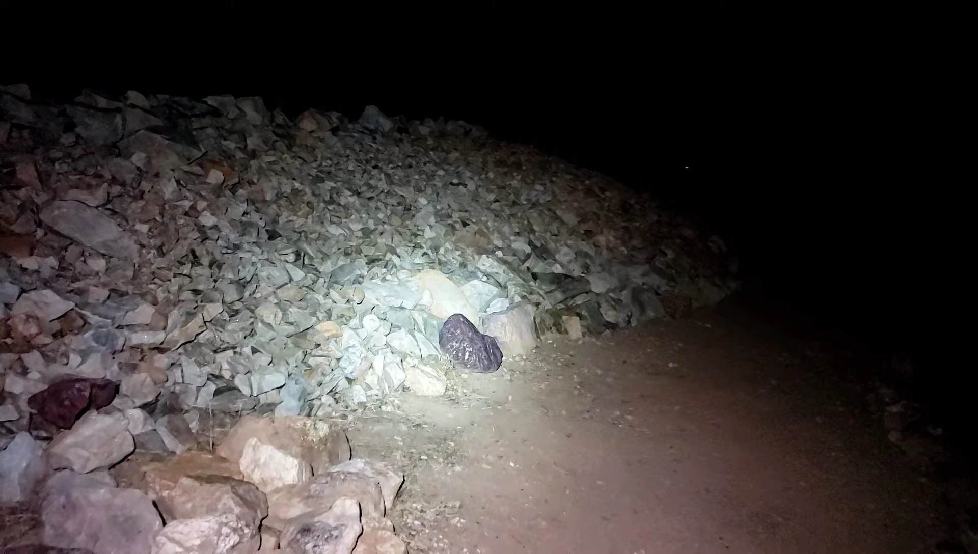 Red light mode in use