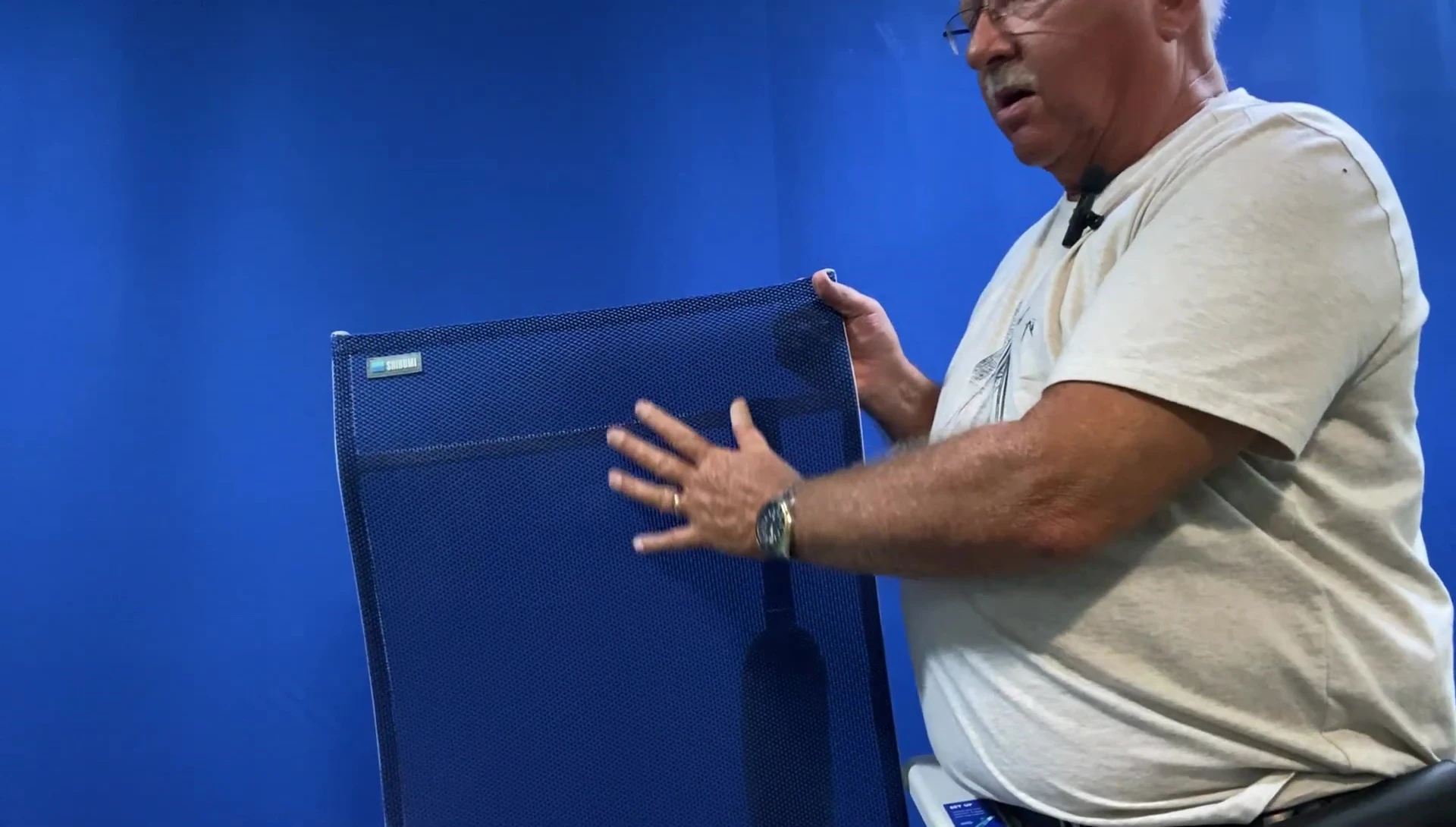 The reviewer showing the breathable 'dreamweave' fabric.