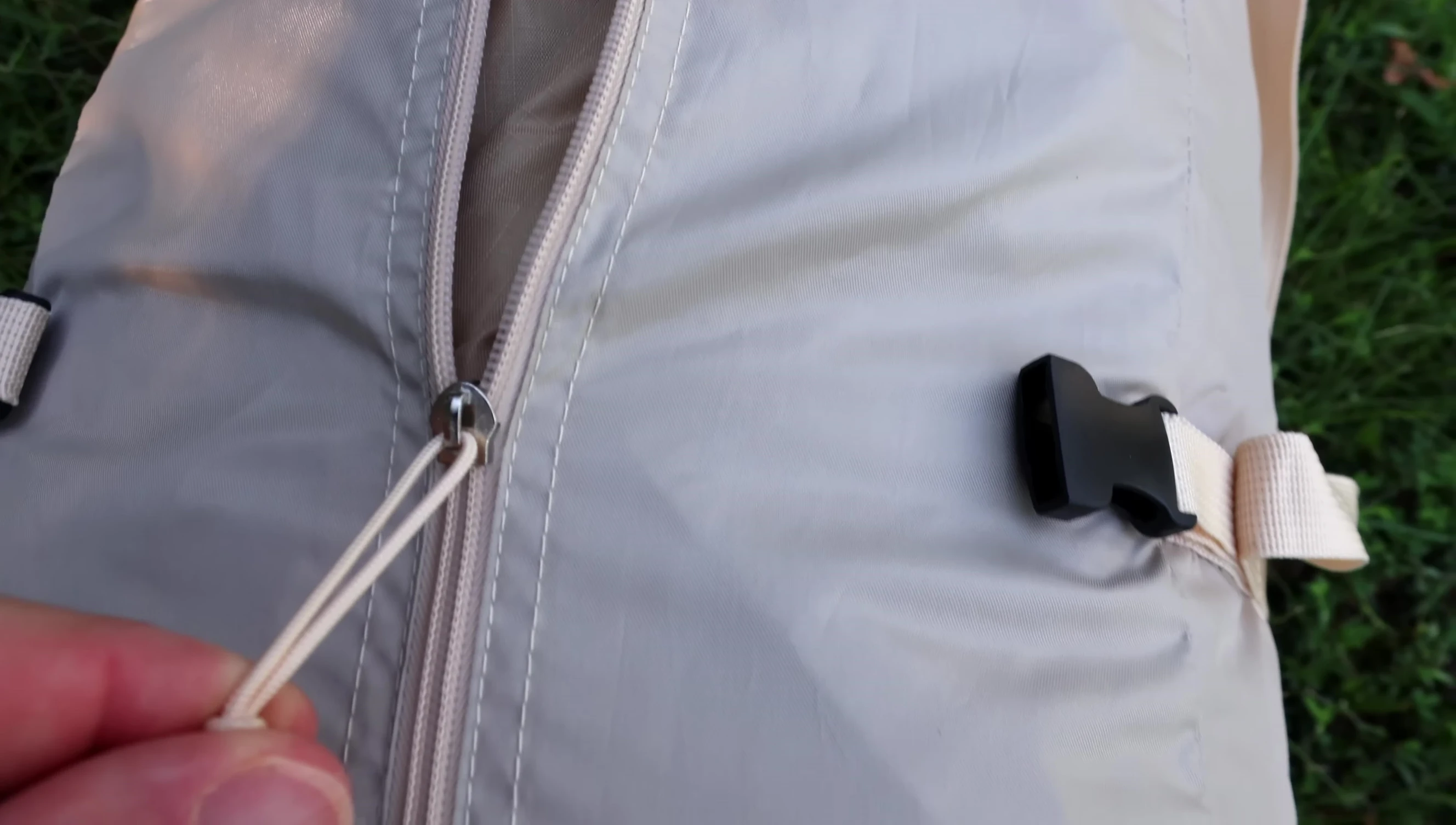 Close-up of the carry bag's zipper and straps.