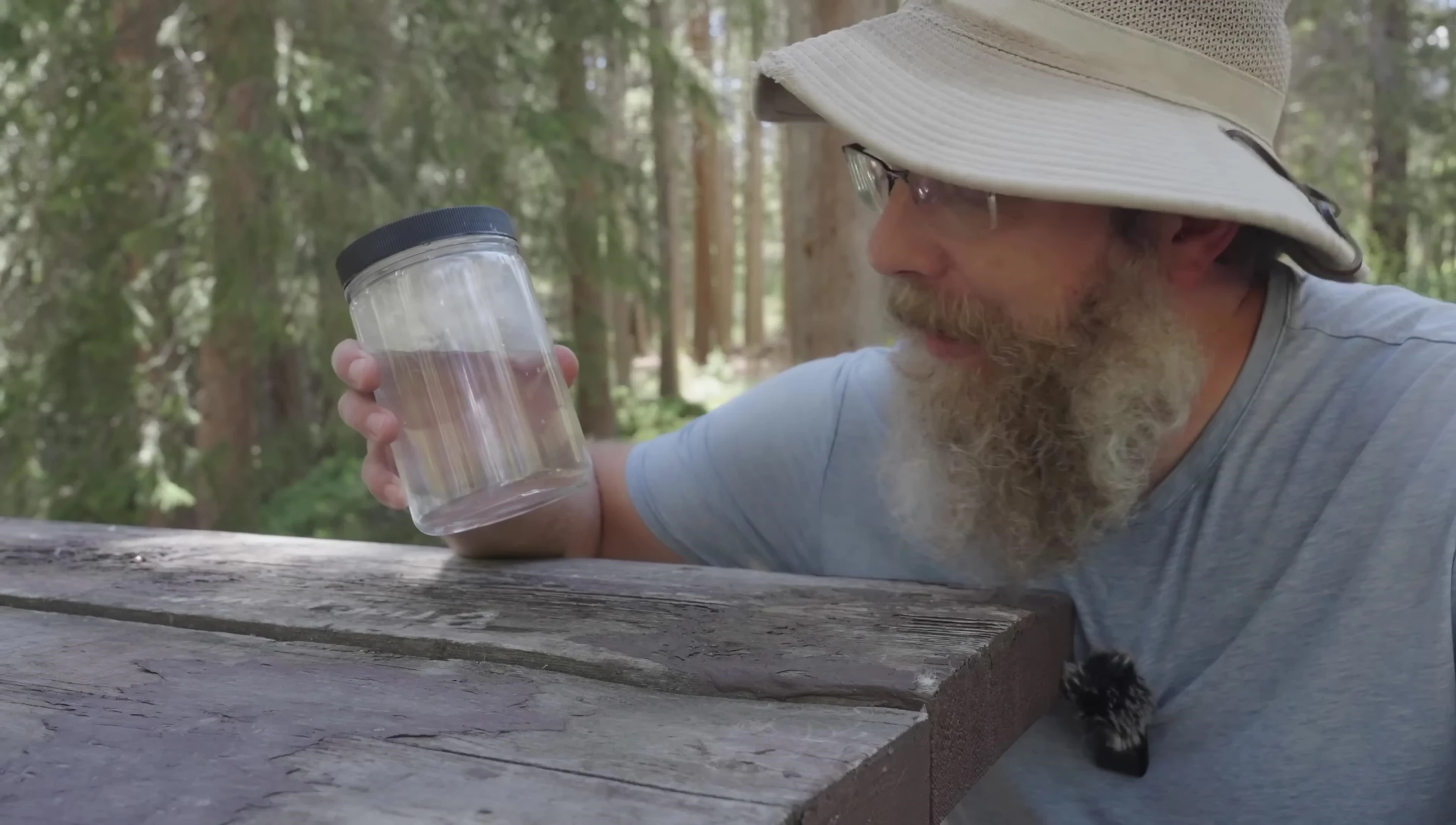Shake test demonstrating the effect of water on untreated down.