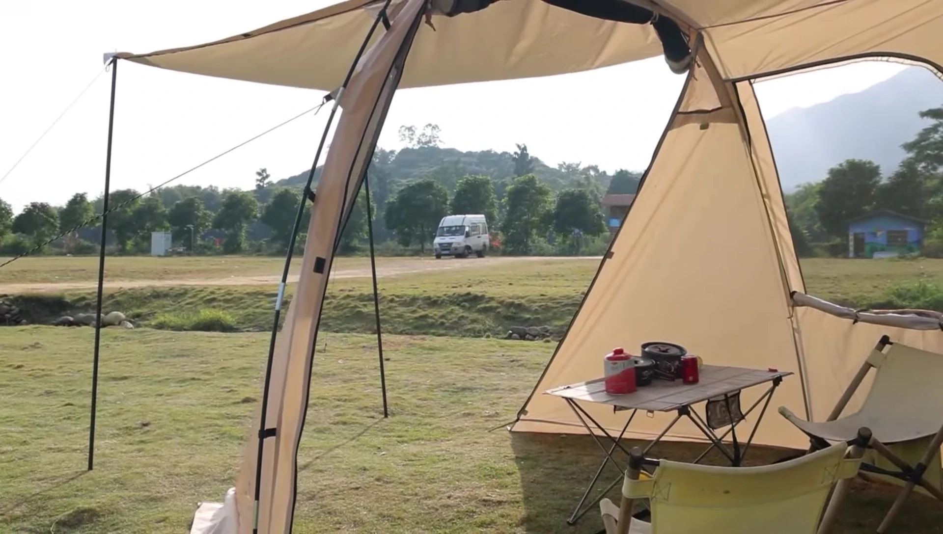 The quick and easy setup process of the Camp Keeper SUV tent.
