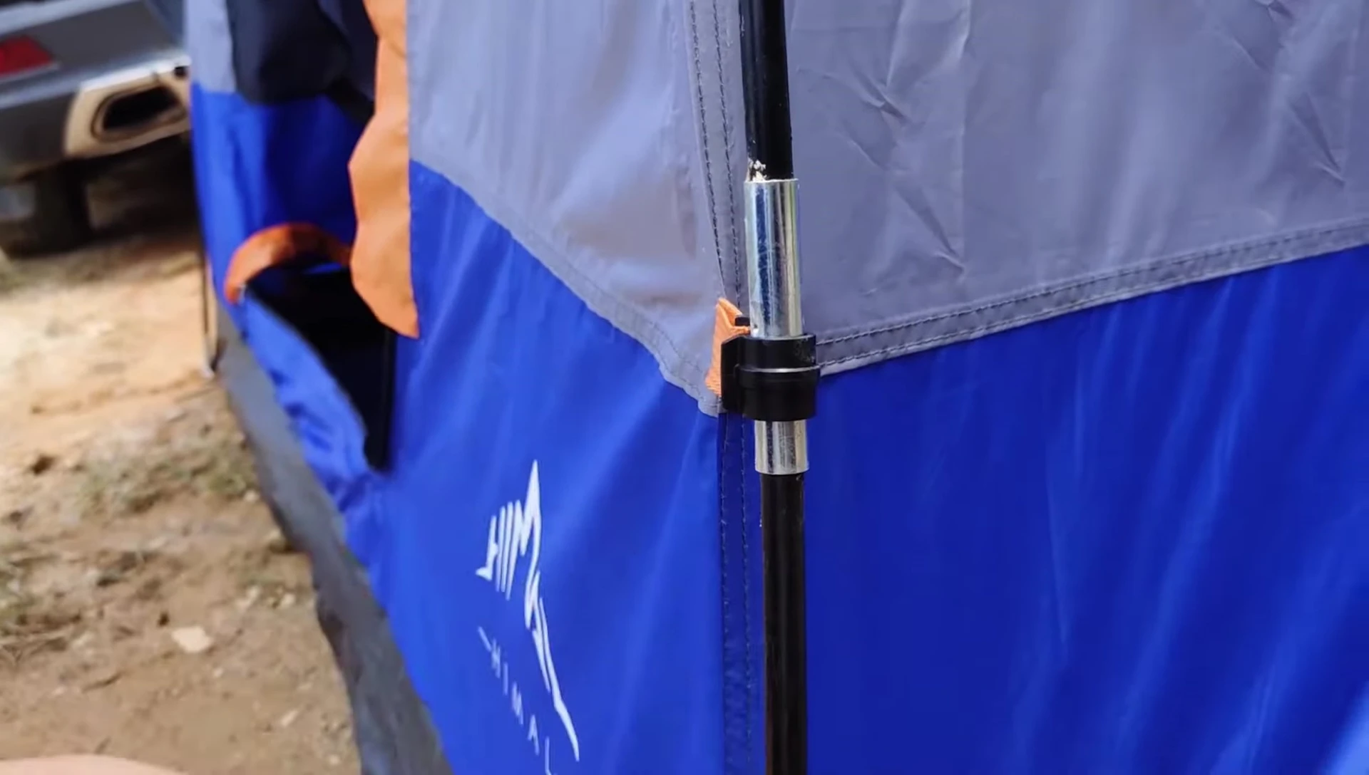 The Seite SUV tent attached to a vehicle.