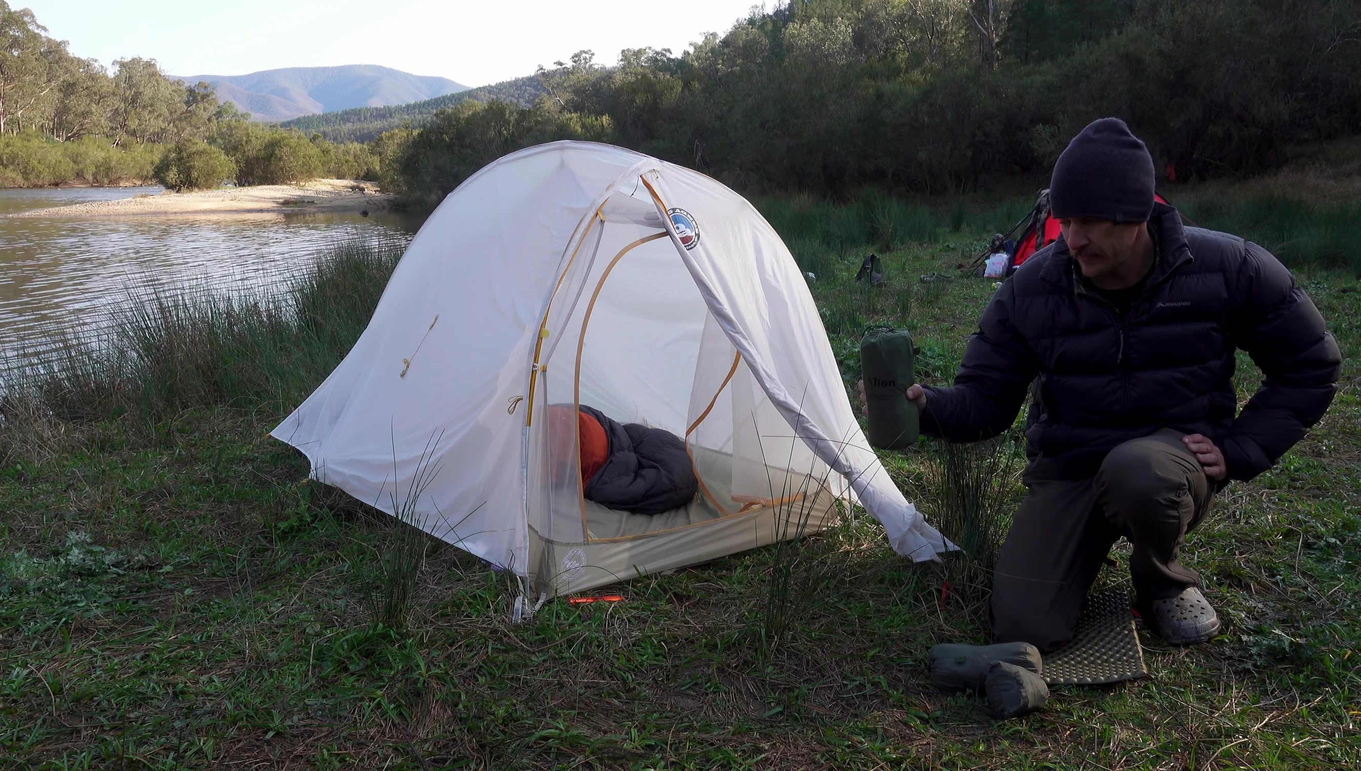 Inflating the sleeping mat