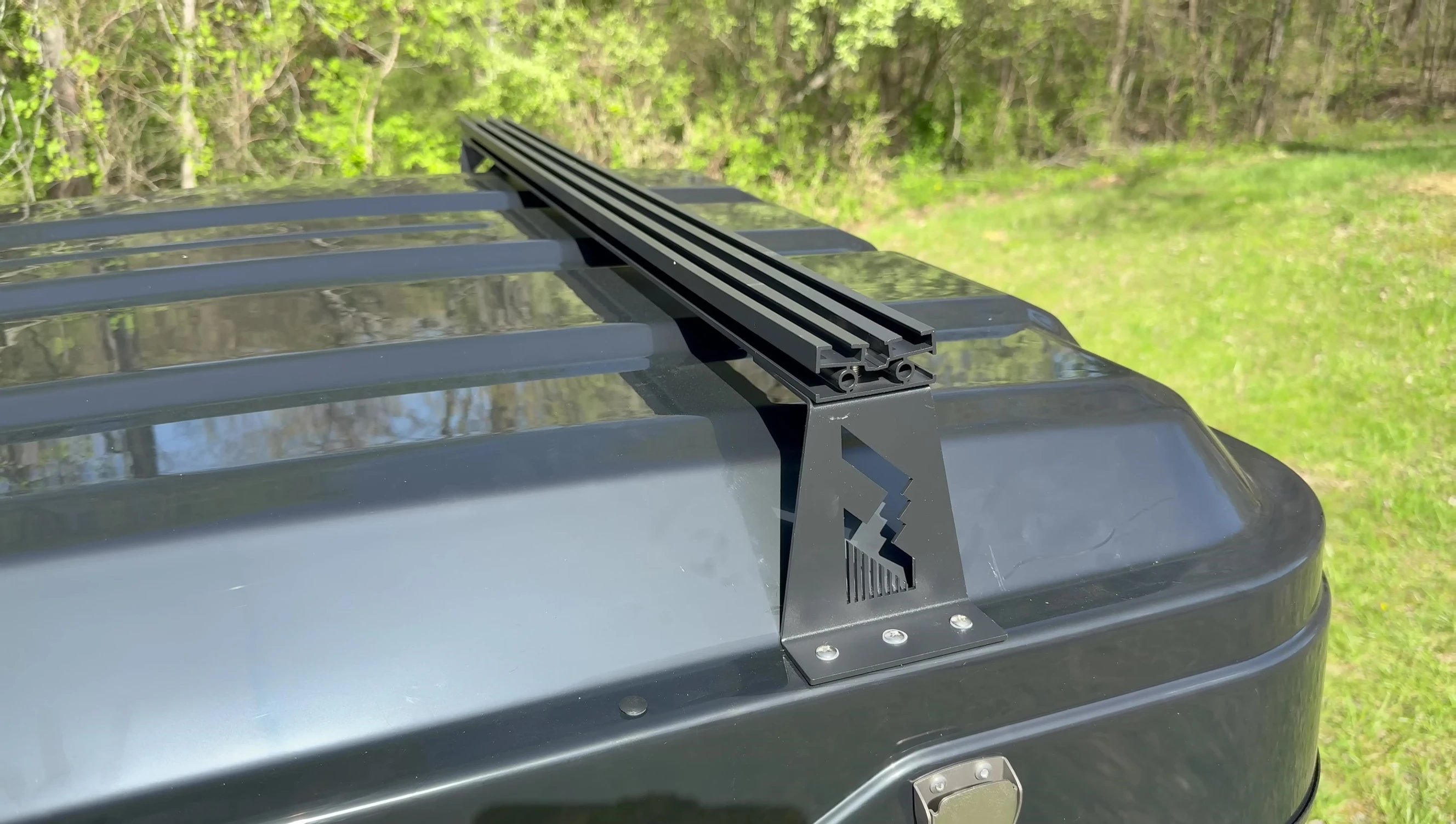 Detailed view of the bolting mechanism for the top racks.