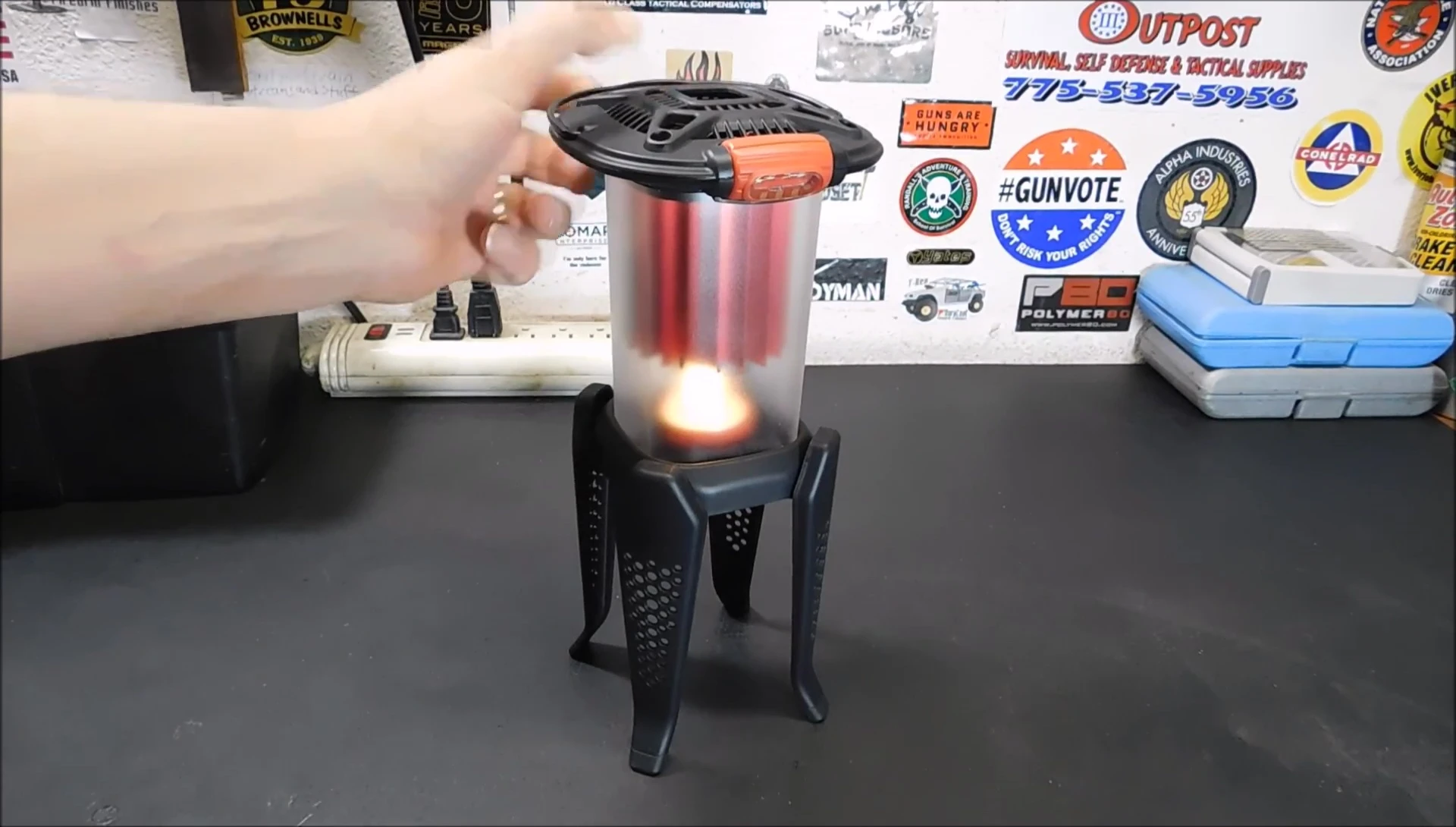 Demonstration of the time it takes for the light to turn on.