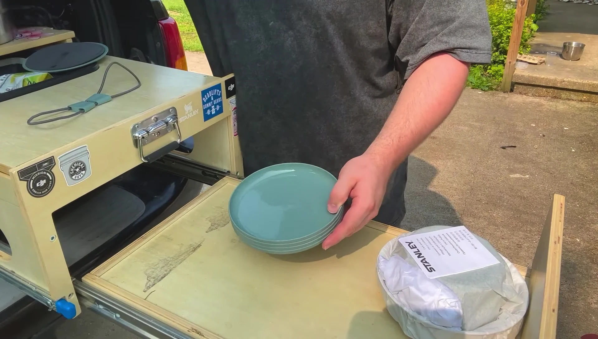 The plates included in the cookset.