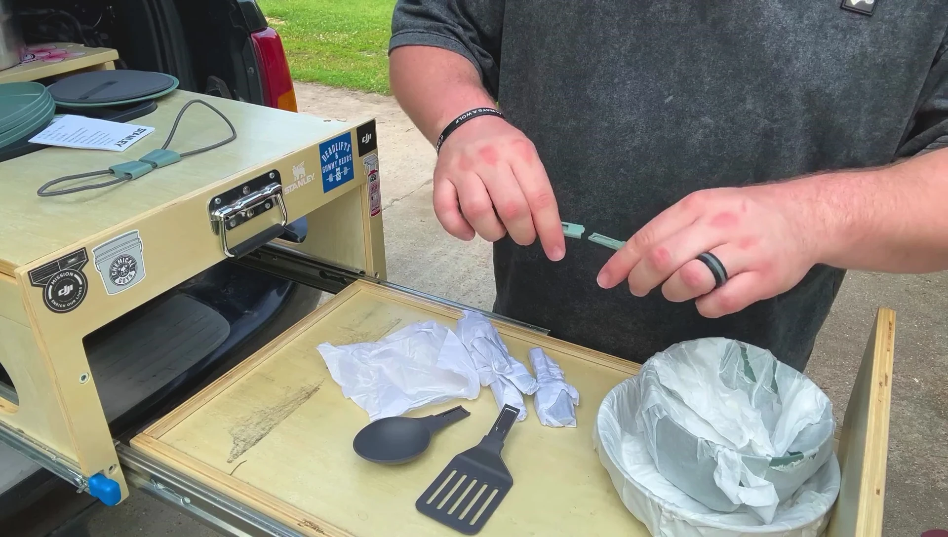 The utensils being snapped together.