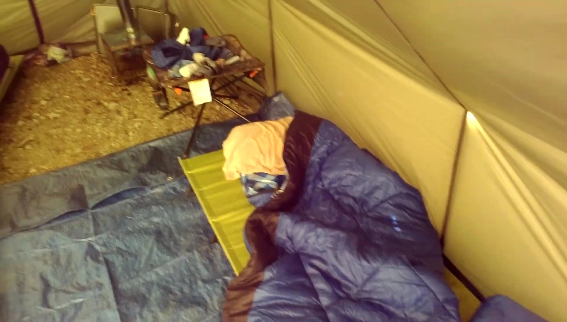 Overview of the cots arrangement inside the tent