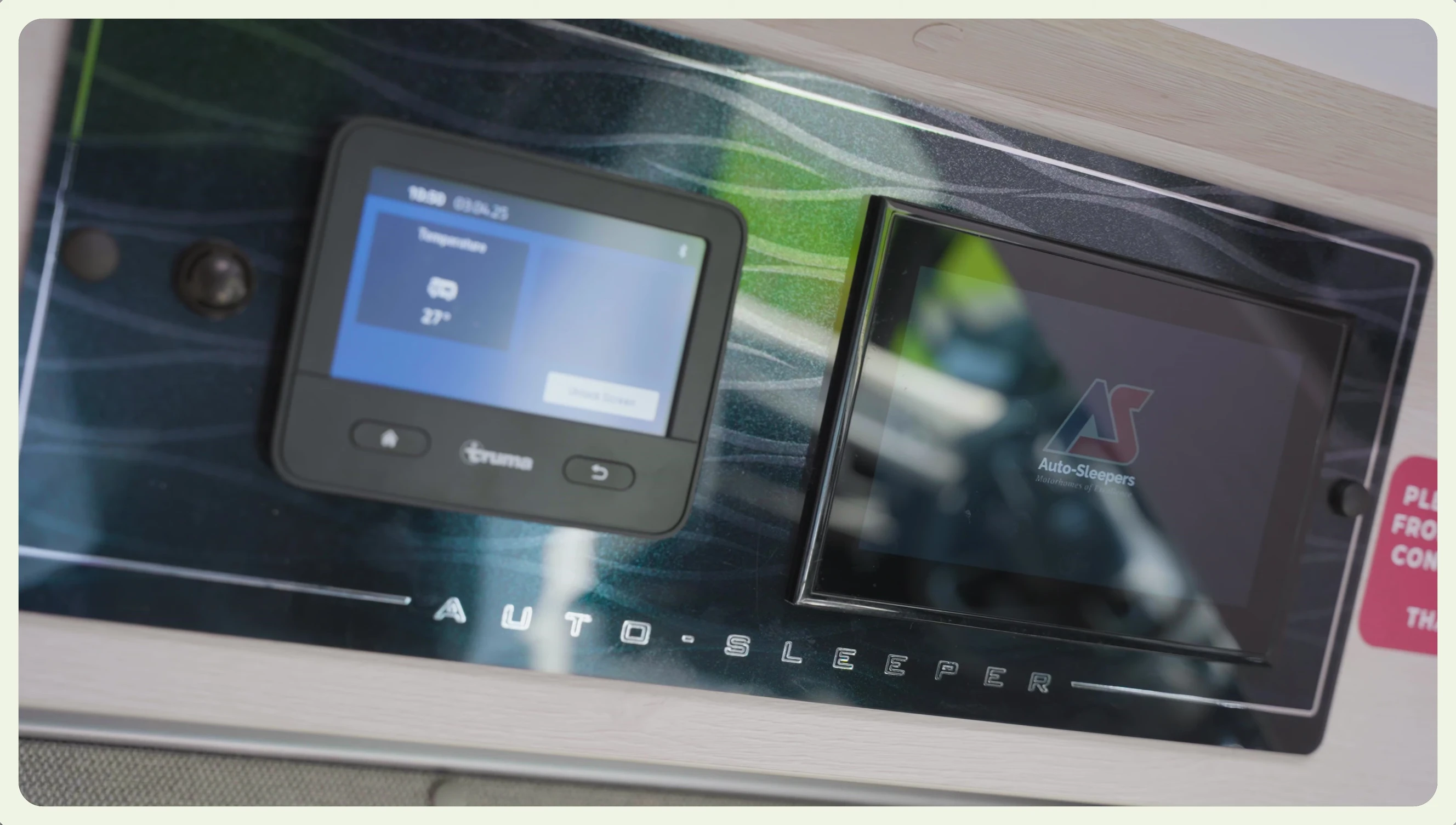 Diagram illustrating fast hot water capabilities of the Truma Neo.