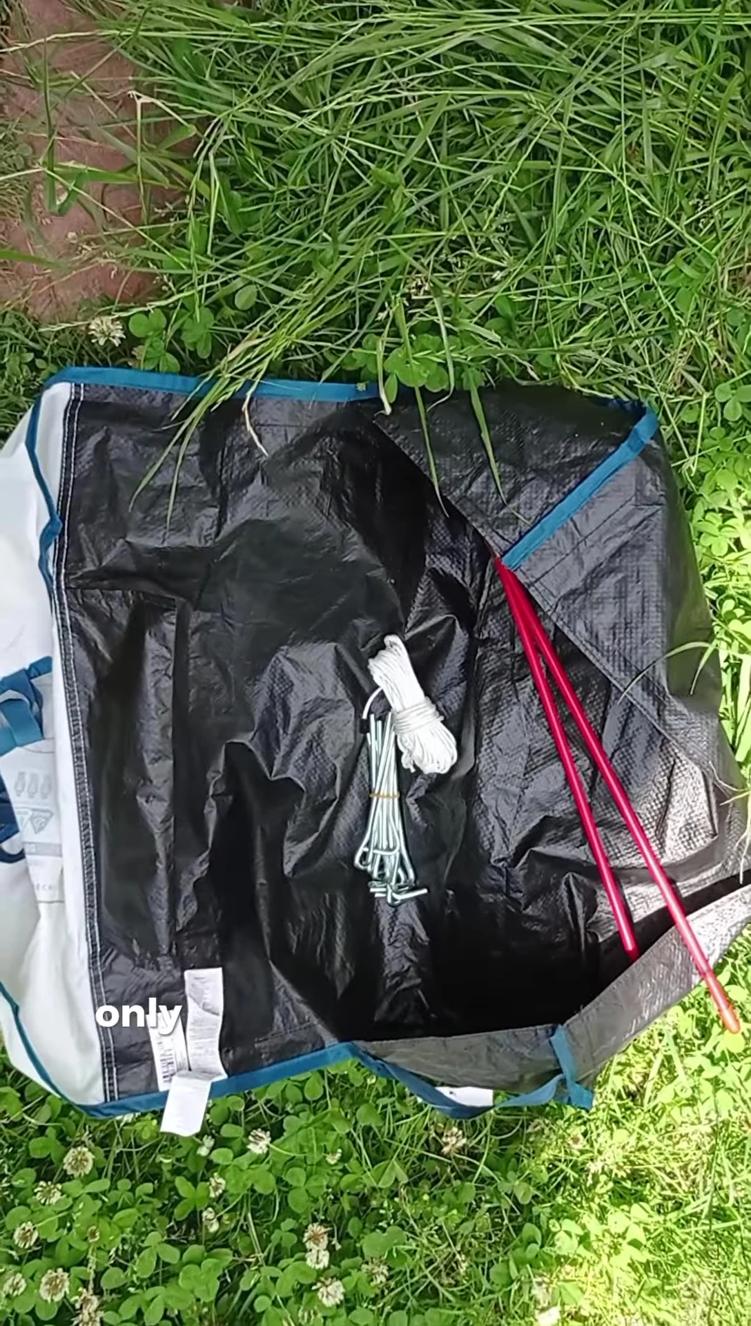 Image indicating that this is a two-season tent, unsuitable for snow.