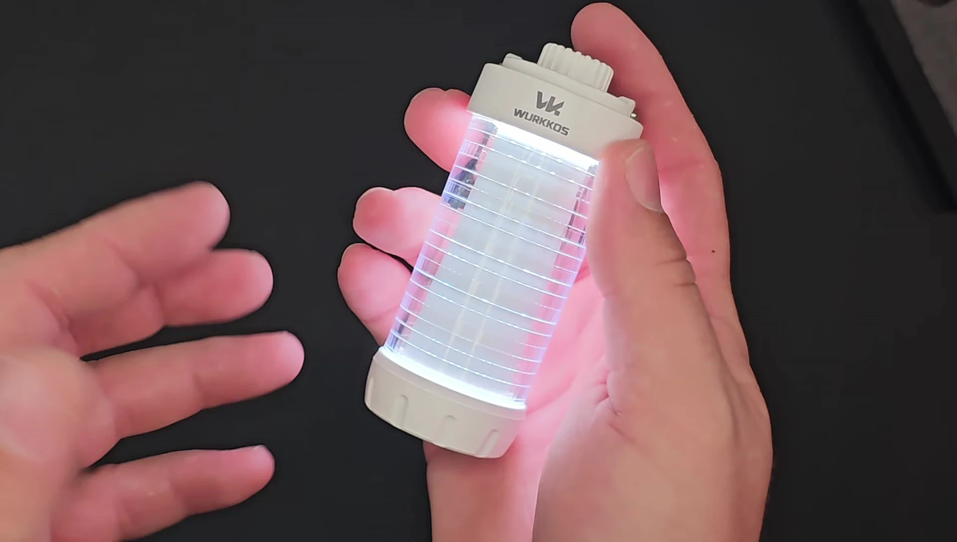 The Wurkkos CL01 demonstrating its RGB lighting modes.