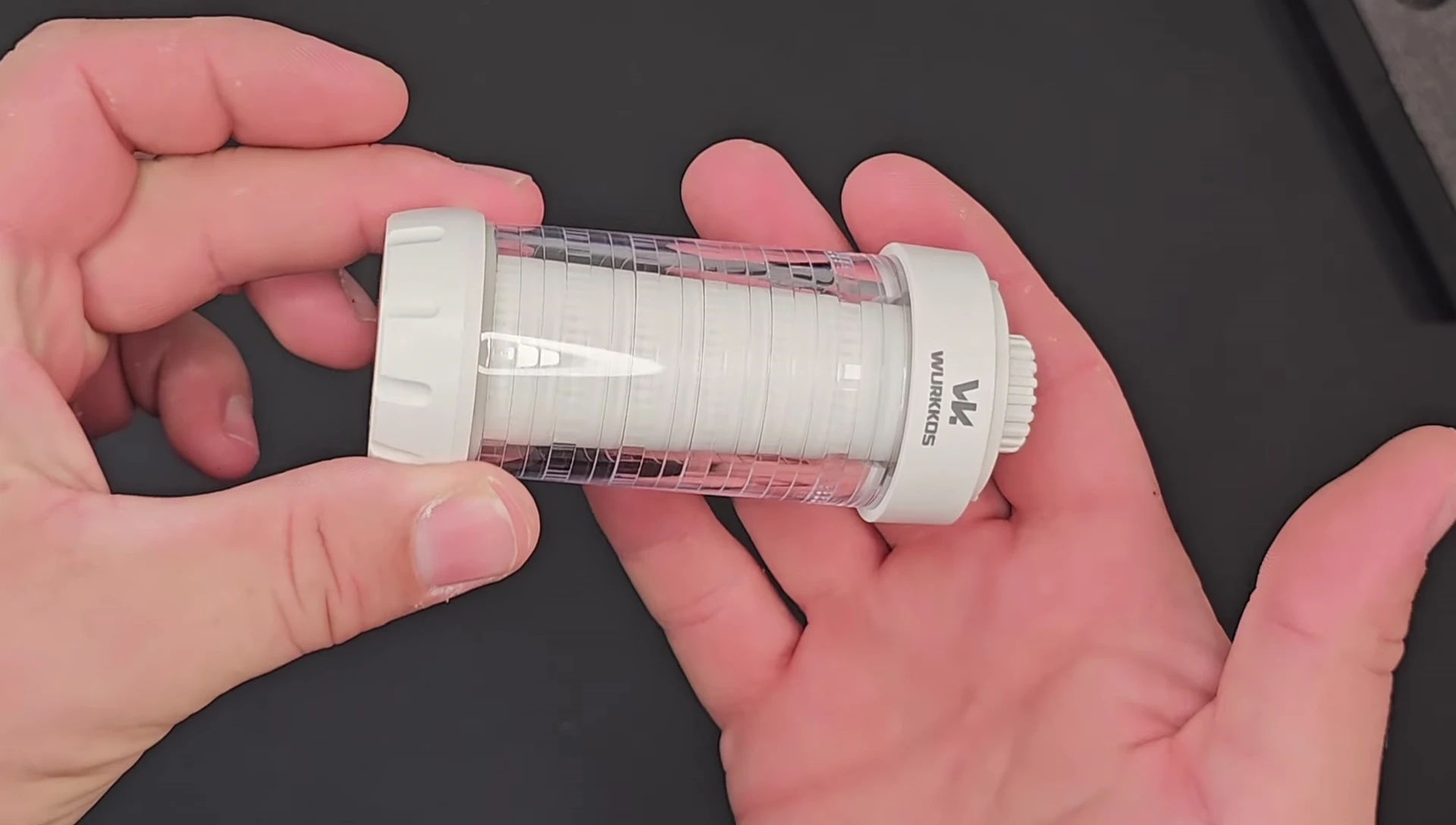 The battery indicator and interface of the Wurkkos CL01 lantern.