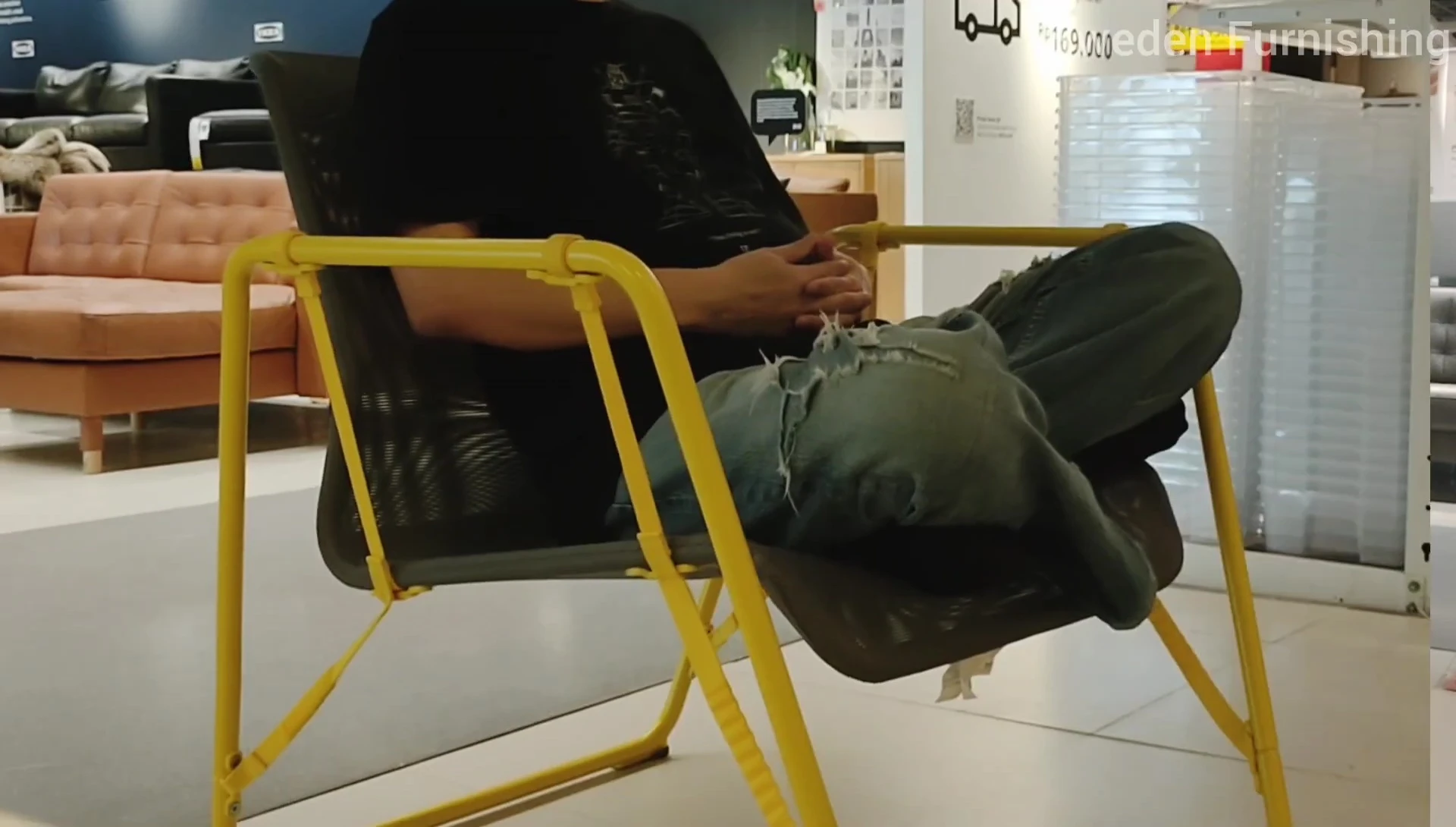 Reviewer sitting cross-legged in the chair