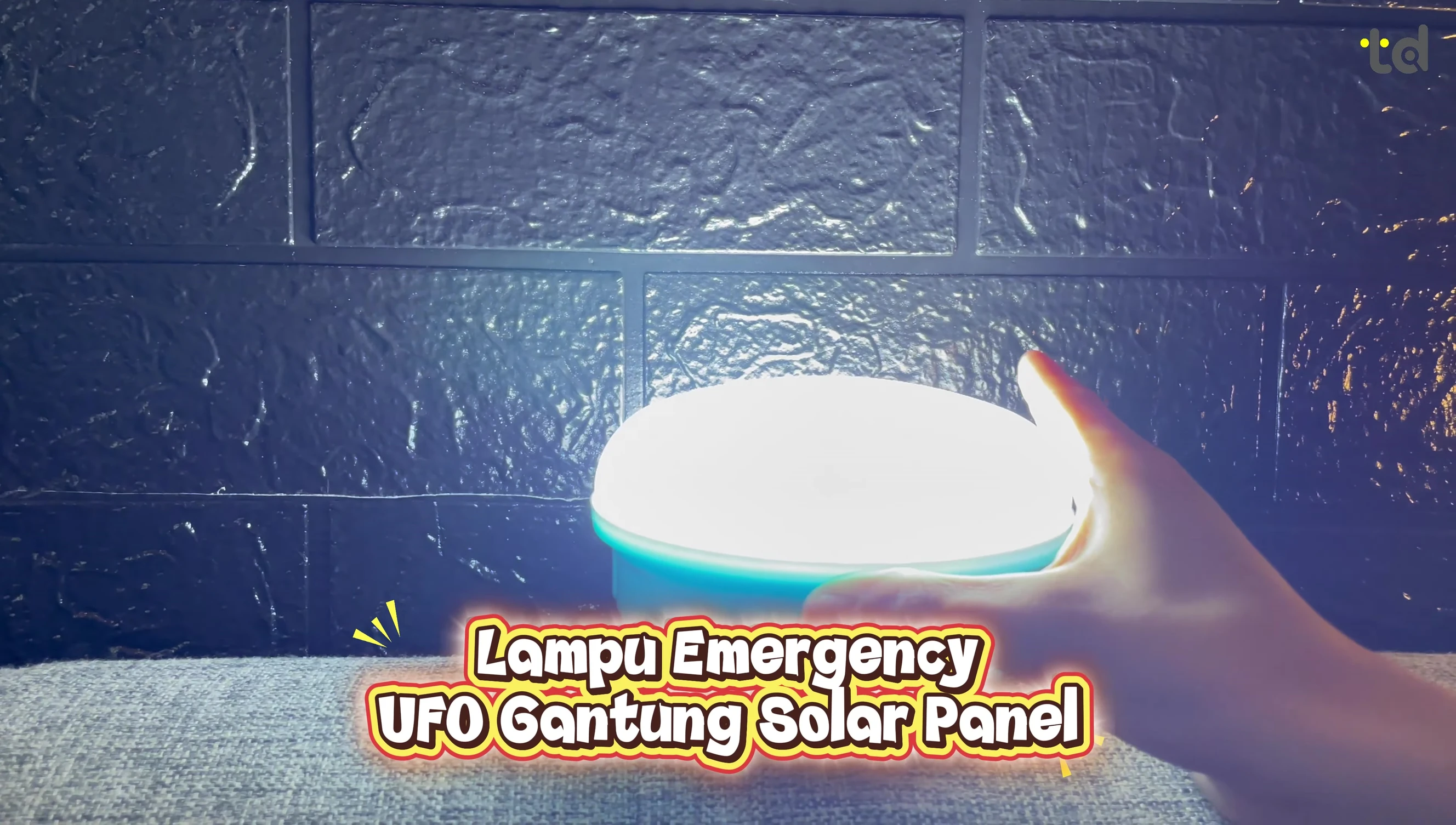 Side-by-side comparison of both lamps.