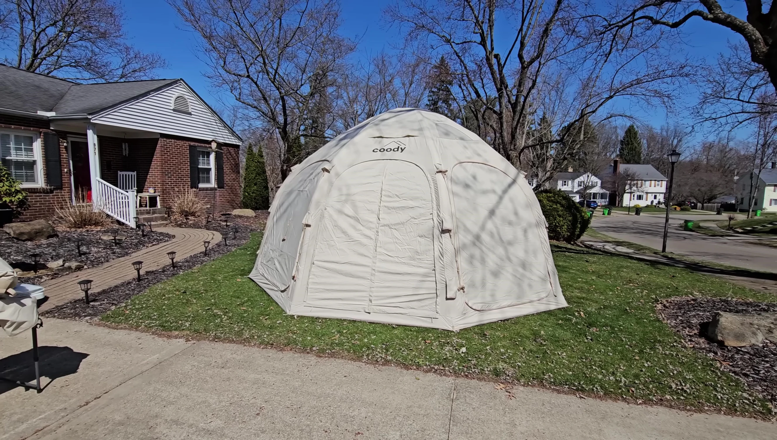 Zippered front door and side panels