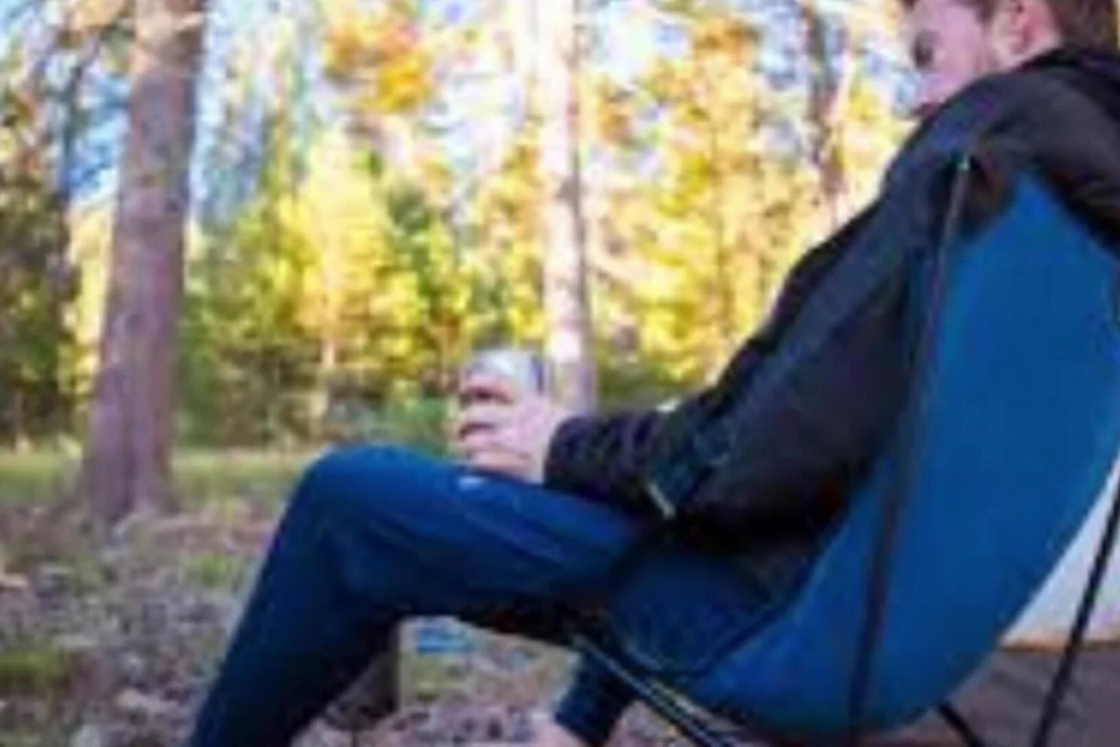 Person relaxing in the Nemo Moonlight chair
