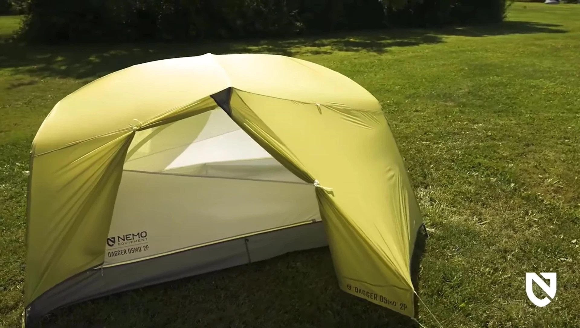 Two people setting up the Nemo Dagger Osmo tent